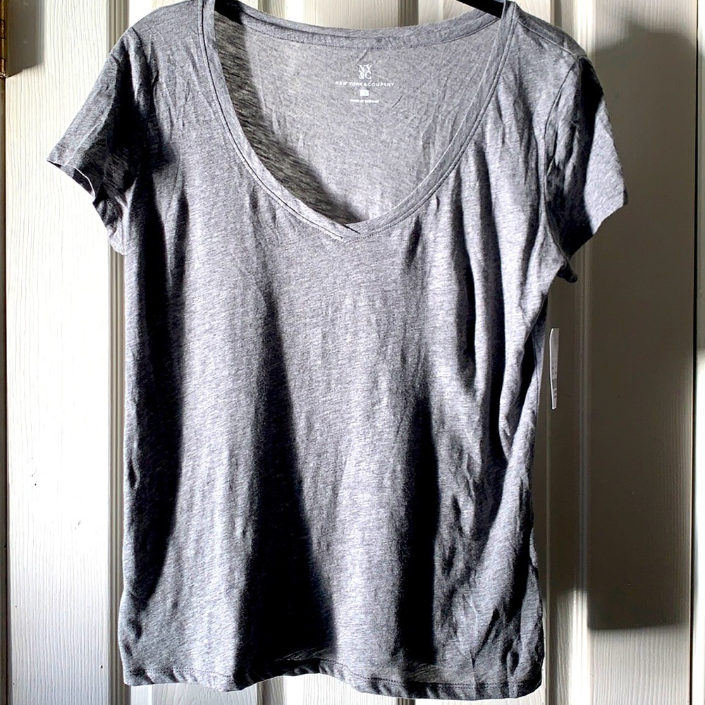 New York & Company gray short sleeve tee